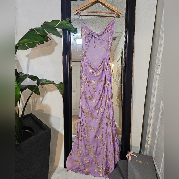 HOUSE OF CB 'Capriana'  Orchid Jacquard Satin Gown - Picture 4 of 6